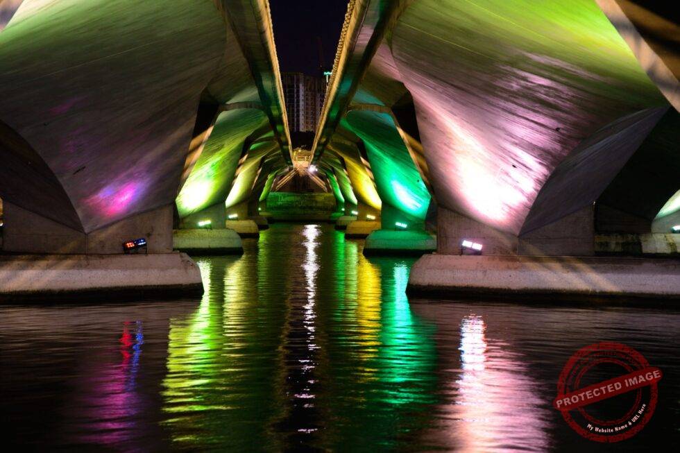 Singapur Bruecke Esplanade-Drive Nacht unten