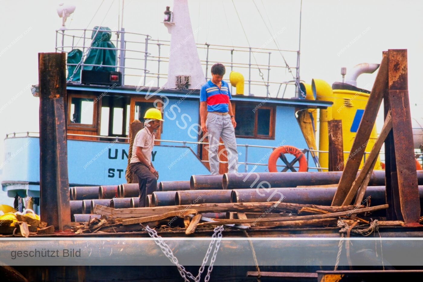 Singapur Hafen Quai Umladung Rohre