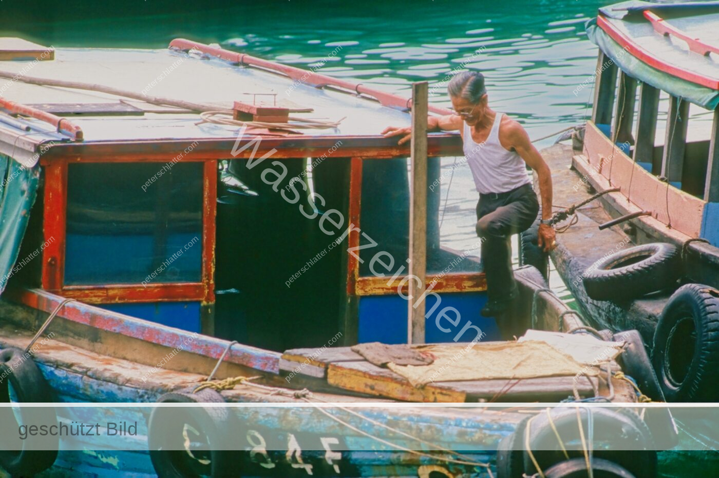 Singapur Hafen alter Lastkahn