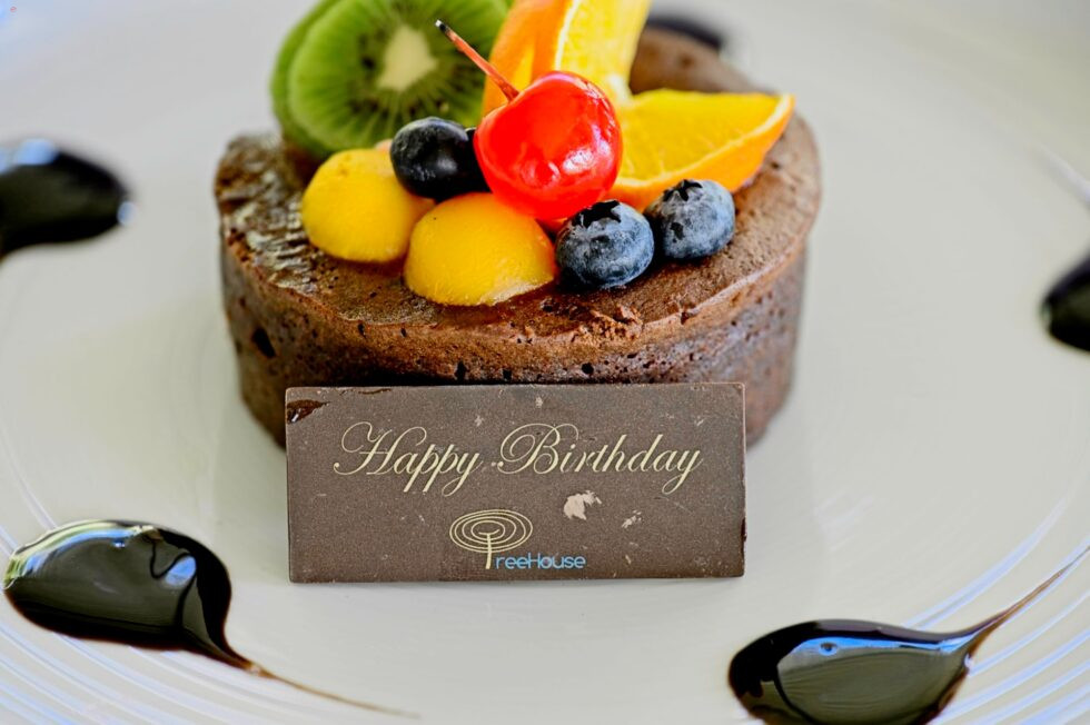 Thailand Ko Yao Noi Hotel TreeHouse Villas Restaurant Roots Geburtstagskuchen