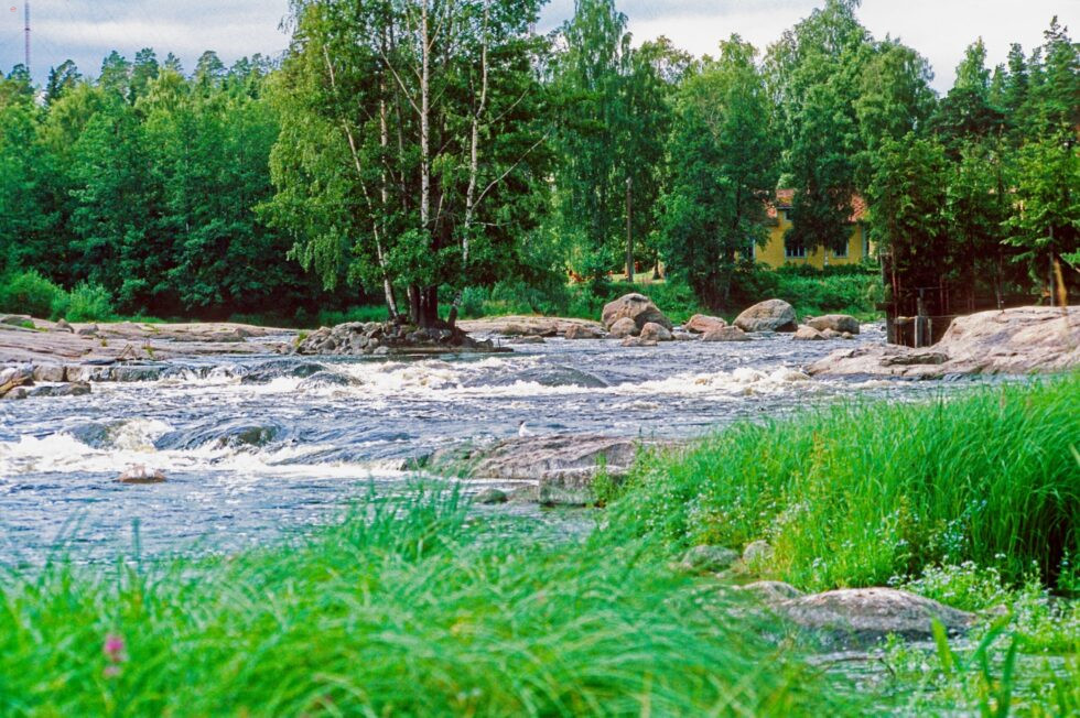 Finnland Kotka Fischerhütte Landschaft Fluss Wald