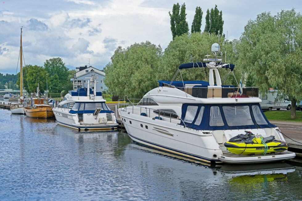 Finnland Porvoo Landschaft Fluss Porvoonjoki Boote