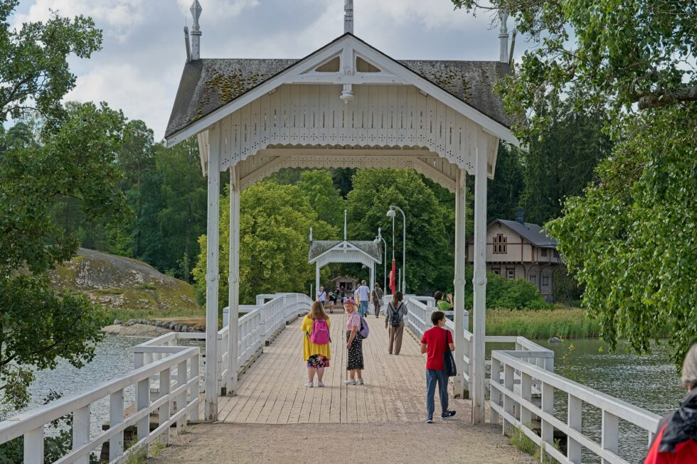 Finnland Helsinki Freilichtmuseum Seurasaari Brücke
