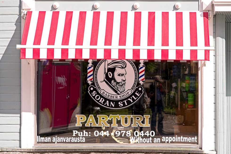 Finnland Rauma Gasse Holzhäuser Coiffeur