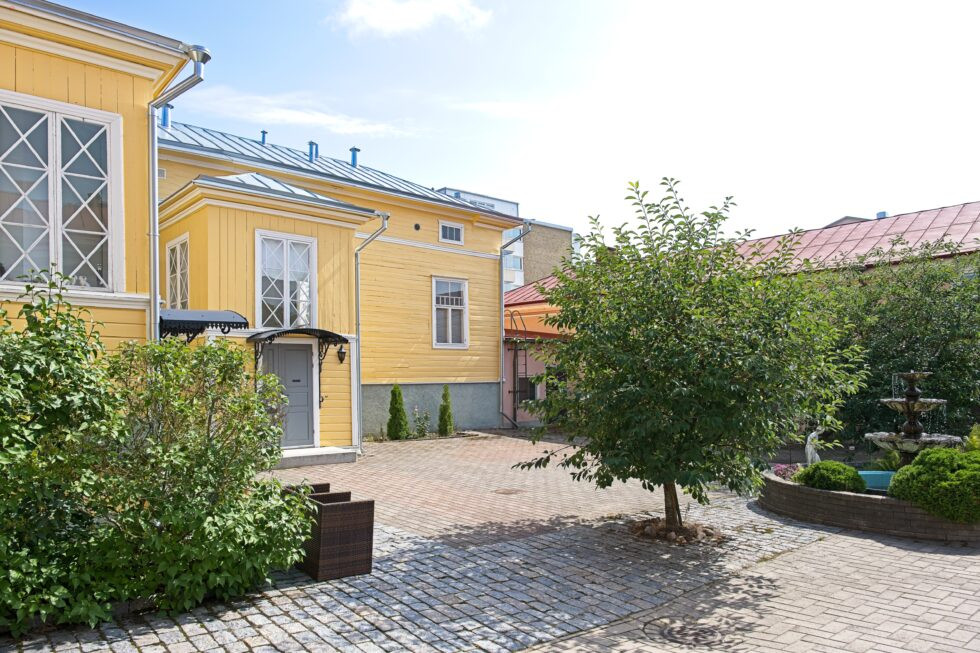 Finnland Uusikaupunki Holzhäuser gelb